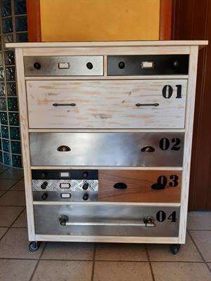 Cassettiera stile industriale