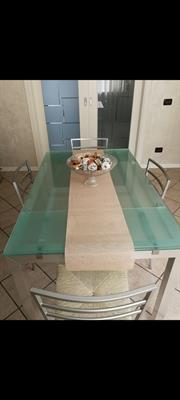 Tavolo allungabile completo con 4 sedie