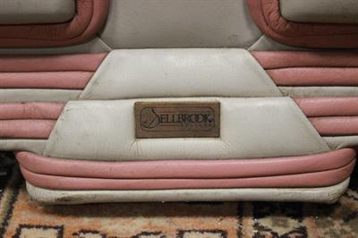 Divano Chesterfield Dellbrook 3 posti in pelle bianco e rosa, modello club - Foto 2