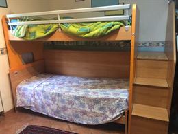 Letto a castello con scala