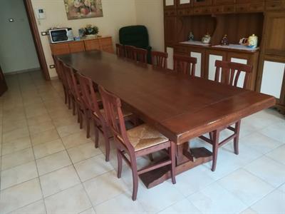 Tavolo con 12 Sedie