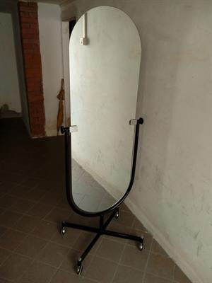Specchio girevole con ruote