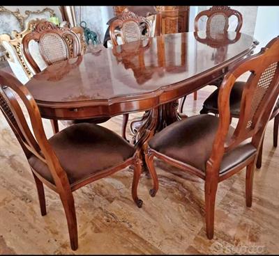 Sala completa - Credenza e tavolo con sei sedie