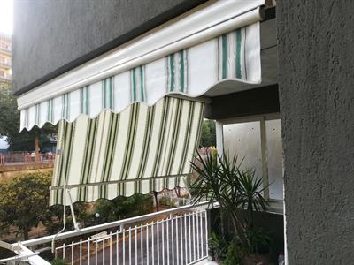 Tenda da sole acaduta.