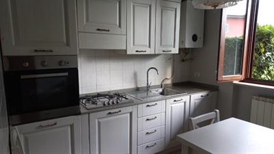 Cucina moderna in legno di due anni