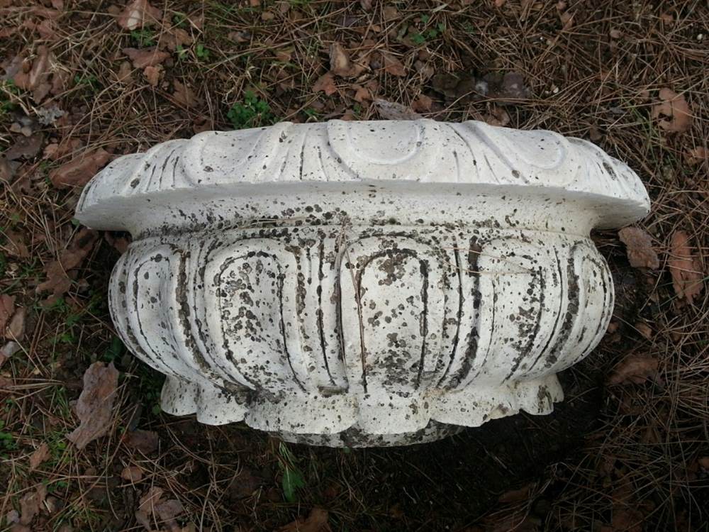 Fontana da muro in pietra bianca - Arredamento Giardino a Vicenza