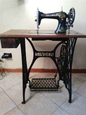 Macchina da cucire Singer primi '900, ottimo stato, in legno - Anteprima 1