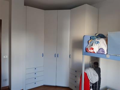 Cameretta ragazzi: letto a castello + armadio