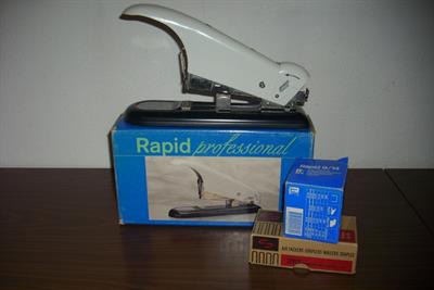 CUCITRICE / SPILLATRICE PROFESSIONALE DA TAVOLO