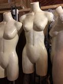 Manichini busto donna con supporti in ferro battuto