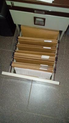Cassettiera e Sedia ergonomica per scrivania