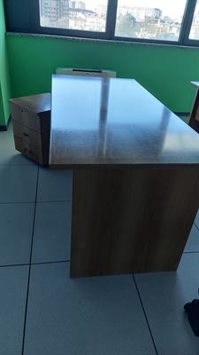 Scrivanie per ufficio, in legno, ottime condizioni - Foto 3