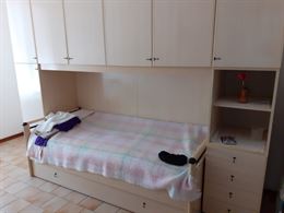 Cameretta con letto incassato