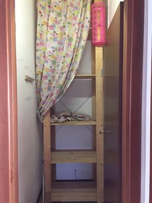 4 SCAFFALI Di LEGNO IDENTICI