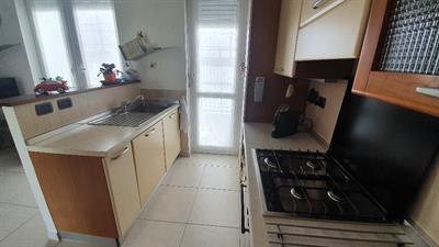 Cucina angolare, marca Veneta, colore magnolia, completa di elettrodomestici - Foto 3