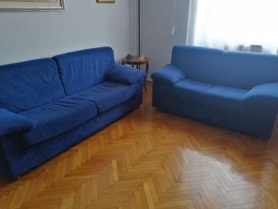Divani blu in alcantara