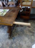 Foto 5 Tavolo con piastrelle, in legno massello, ottimo stato