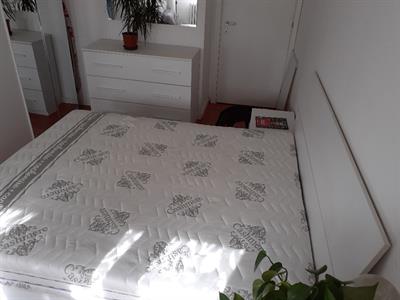 Letto matrimoniale con il materasso - Anteprima 4