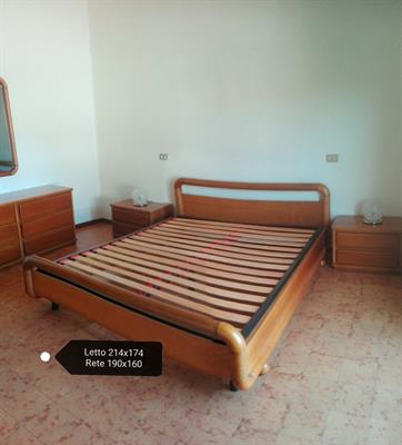 Letto matrimoniale con 2 comodini in legno noce