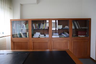 Mobile soggiorno/ufficio e due tavoli