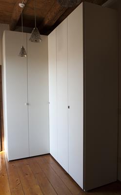 4 pezzi armadio bianchi in blocco