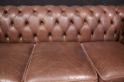 Divano Chesterfield club 3 posti in pelle marrone chiaro - Foto 3