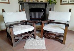 Poltrone spagnole stile '600 + tavolino in regalo