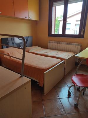 Cameretta come nuova gialla