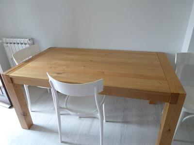 Tavolo in legno massiccio colore rovere