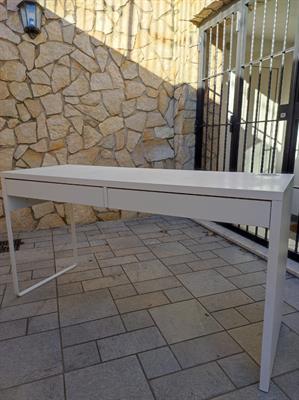 Scrivania IKEA Micke come nuova