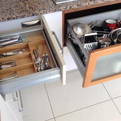 Cucina con piano in granito sardo rosa, in ottime condizioni - Foto 6