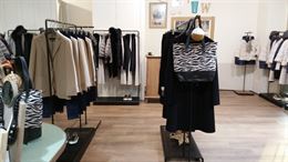 Foto 3 Arredamento completo per boutique, in legno