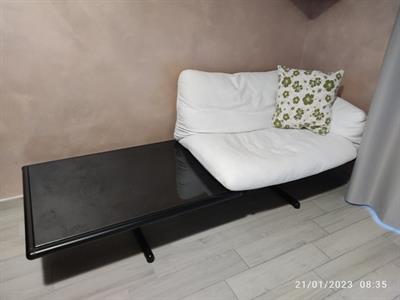 Divano con tavolino a due sedute