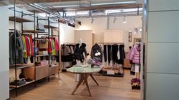 Foto 4 Arredamento completo per boutique, in legno