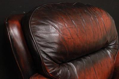 Poltrona modello Chesterfield bergere in pelle marrone - Foto 6