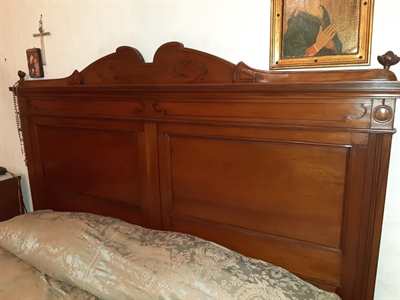 Letto e comodini antichi, stile ‘800