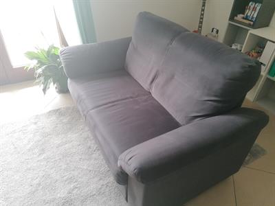 Divano due posti KNISLINGE, colore girgio scuro, come nuovo - Foto 2