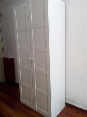 Armadio a due porte bianco