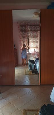 Camera da letto con materassi e reti