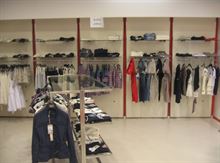 Arredamento negozio semi nuovo