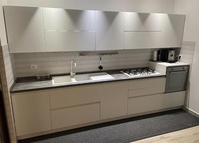 Veneta Cucine bianca opaca, ottimo stato, completa di elettrodomestici - Foto 2