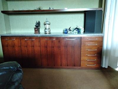 Splendida credenza in noce acciaio e marmo