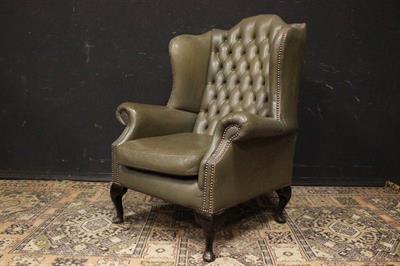 Poltrona bergere Chesterfield in pelle verde oliva