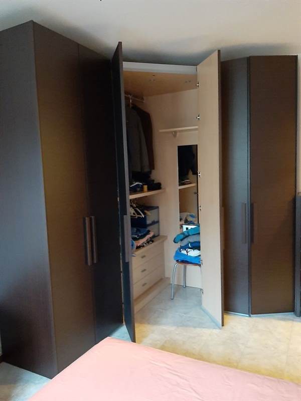 Foto 4Camera da letto completa a Settimo Milanese, in legno