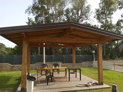 Gazebo completo in legno usato