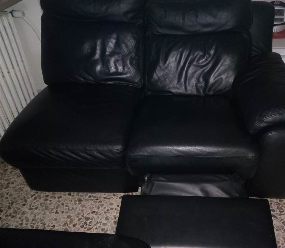 Divano sei posti con tasto manuale