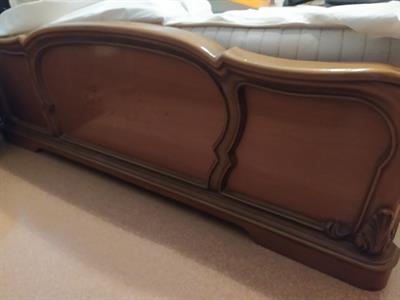 Camera da letto in legno e marmo