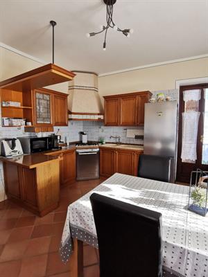Cucina ad angolo con penisola