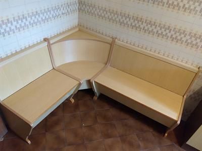 Panca ad angolo legno chiaro usata