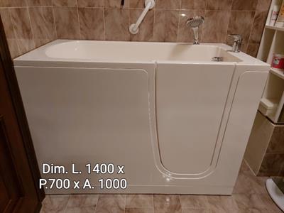 Vasca da bagno con sportello